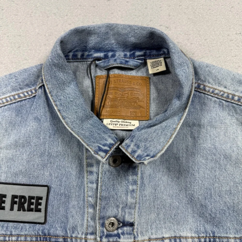 Levis Mens Denim Trucker Vest Light Wash Blue Be Free Cross Patch Large